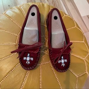 Minnetonka moccasins size 9